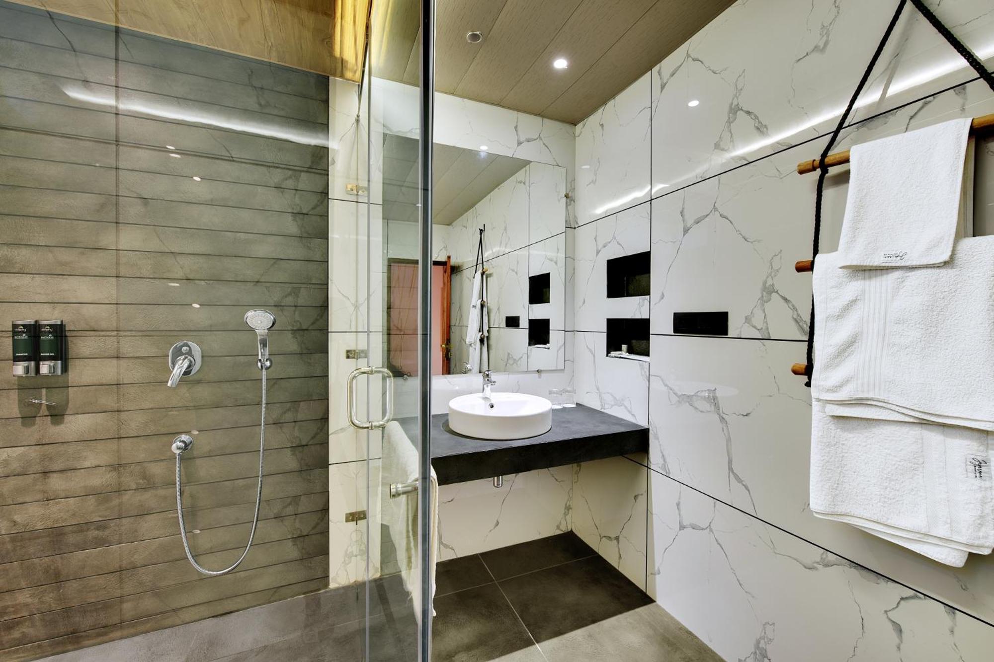 Tiaraa Jujurana Resort & Spa Dharamshala Eksteriør billede